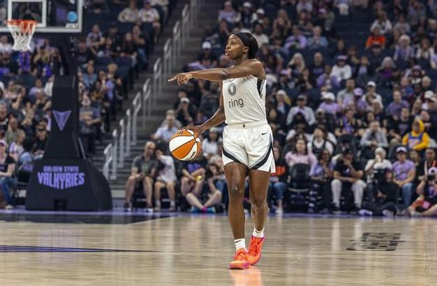 厥功至伟!杰基-杨14中9砍全场最高25分另5板4助 帮助王牌胜狂热