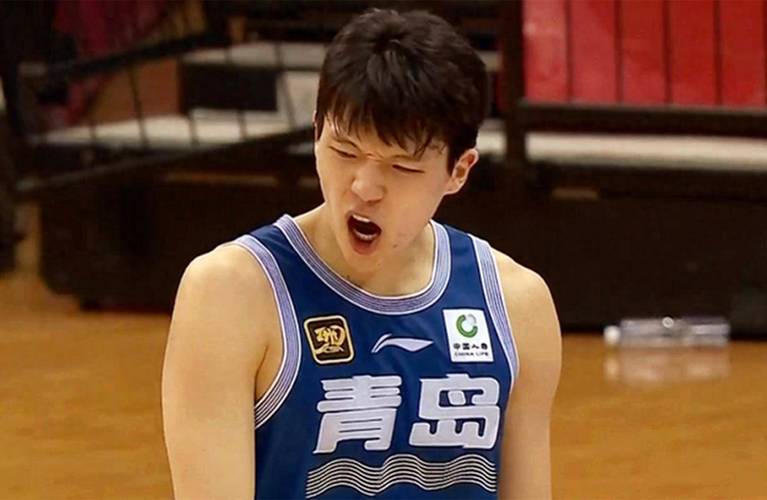 仍需适应!杨瀚森CBA首秀也曾6犯离场 12中6贡献13分10板2助3帽