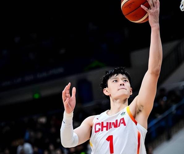 小波特:曾凡博能投篮而且运动能力出众 他绝对属于NBA赛场!