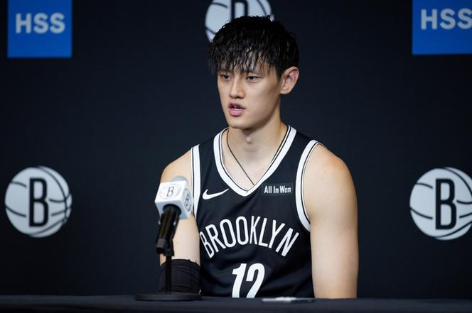 媒体人谈曾凡博被裁：都说NBA是商业联盟 但这个过程让人很不舒服