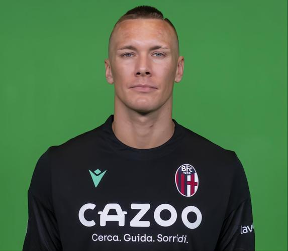 官方：博洛尼亚与34岁门将斯科鲁普斯基续约至2027年