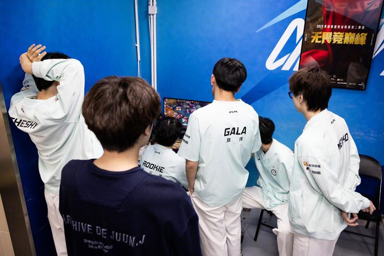 菜鸟赛季就有望冲防阵!季前赛对手在弗拉格防守下合计37投8中