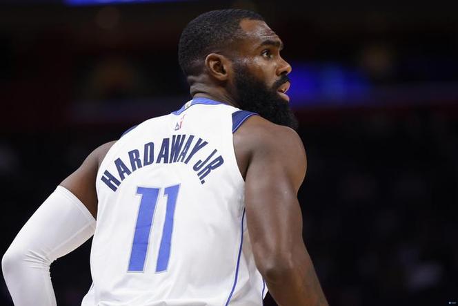 射手回归!小哈达威半场三分5中4拿13分2板 此前季前赛三分18中2