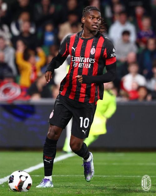 梅开二度!官方:莱奥当选米兰2-1佛罗伦萨的全场最佳球员