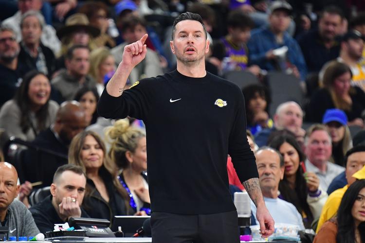 雷迪克：我们防守要达到上赛季凝聚力水平 会向球员灌输防守习惯