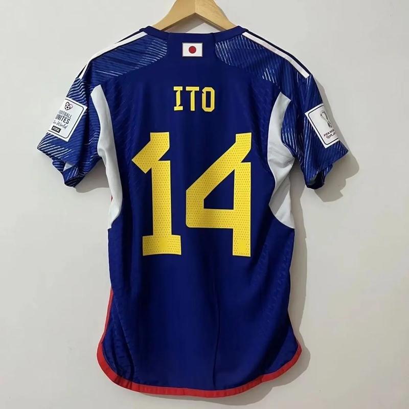 日本队2026世界杯客场球衣曝光,多彩条纹寓意深远