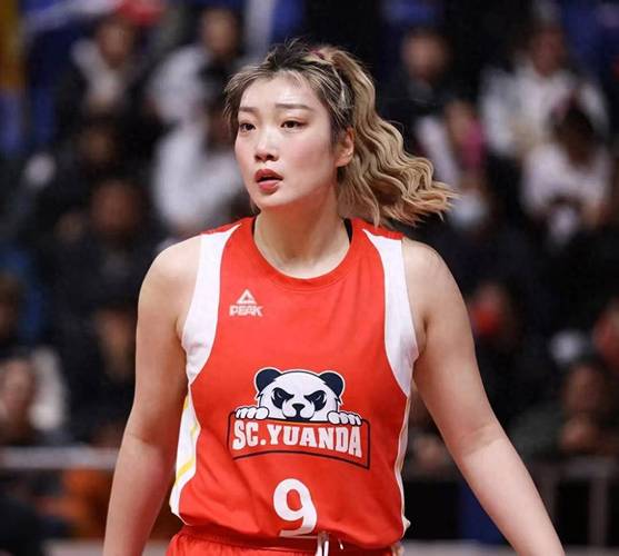 随四川女篮实现全国锦标赛四连冠!李梦社媒晒多张合照