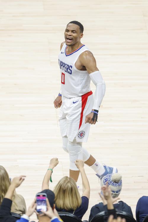 威少:球迷是我热爱这项运动并继续打球的原因之一 我很感激!
