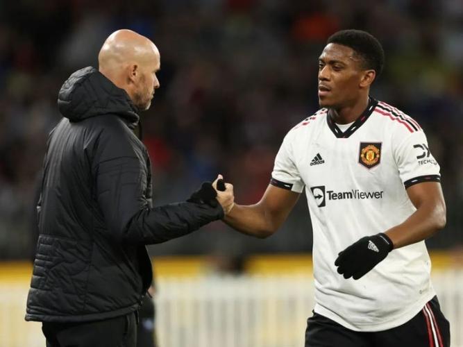 现周薪14万!BBC:32岁马奎尔愿降薪和曼联续约 球员合同明夏到期