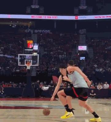 阿夫迪亚:我很期待看到杨瀚森在波特兰开车兜风 别向我请教开车