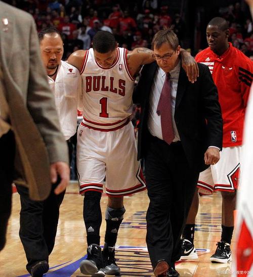 圣吉罗斯主帅:上半场我们错失机会,半场前的第二个丢球令人痛苦