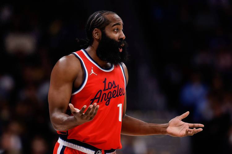 第一场就打客场！快船官方晒众将登机照 将飞往盐湖城