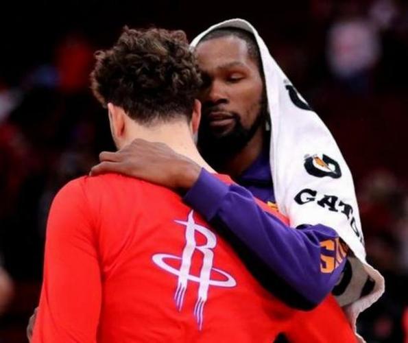 九年了还是忘不了！亚当斯出场全场欢呼 杜兰特登场漫天嘘声！