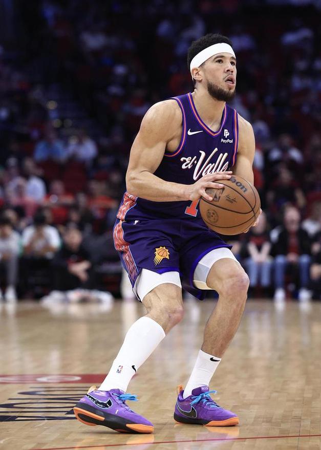 布克:新赛季要以努力与沟通为基石每日进步 一步一个脚印