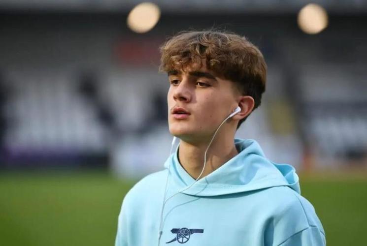队报:蒙彼利埃15岁中锋默格南升入U19梯队,阿森纳巴萨密切关注