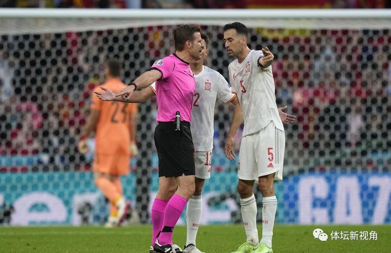 奥巴梅杨不满裁判:埃默森吃牌莫名其妙,我们甚至没法和裁判沟通