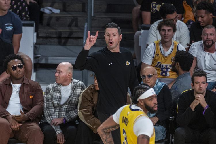 雷迪克:勇士以联动的脑组织般的状态打球 我们还没到这种程度