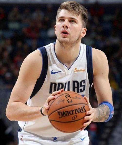 东契奇:我在防守端的表现越来越好 我更多地去参与&与队友沟通