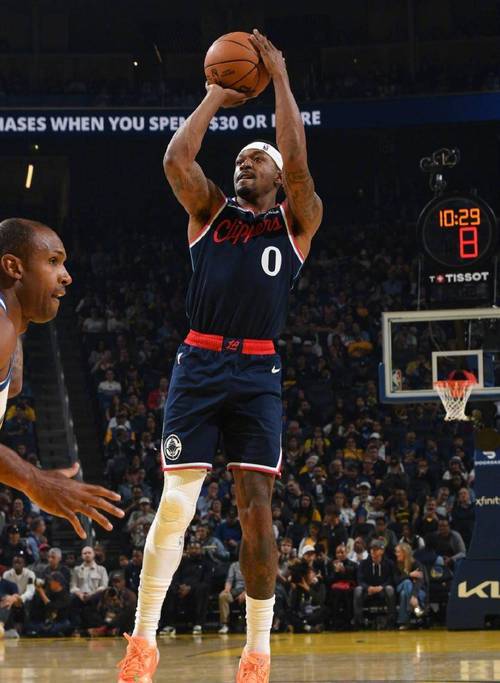 离开了还追着嘲讽!快船半场落后31分 太阳队记:这就是比尔效应