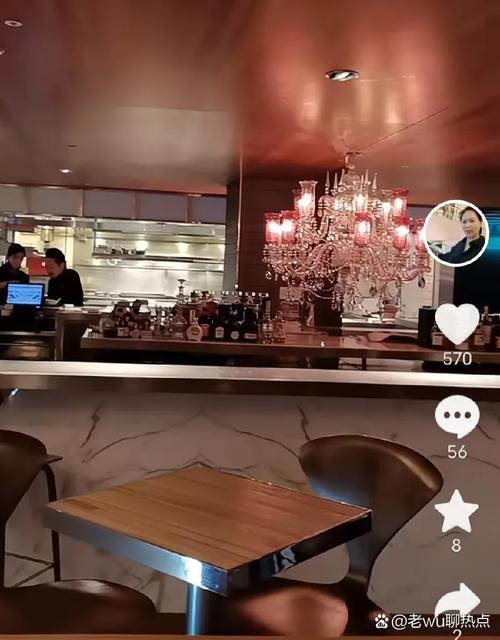 青岛队记:国信体育馆第二现场异常热闹 家里人都在给小杨助威!