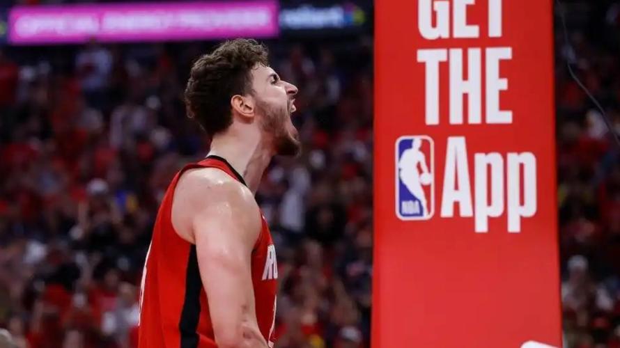 揭幕战爆砍39分11板7助+5三分!申京转发自己的数据