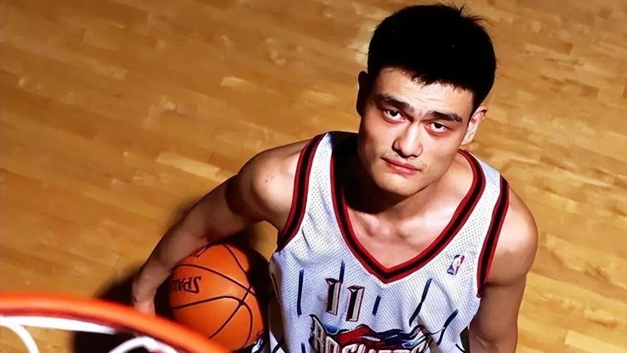 开始总是艰难的!姚明NBA首秀10分36秒 1中0得到0分2板2失误3犯规