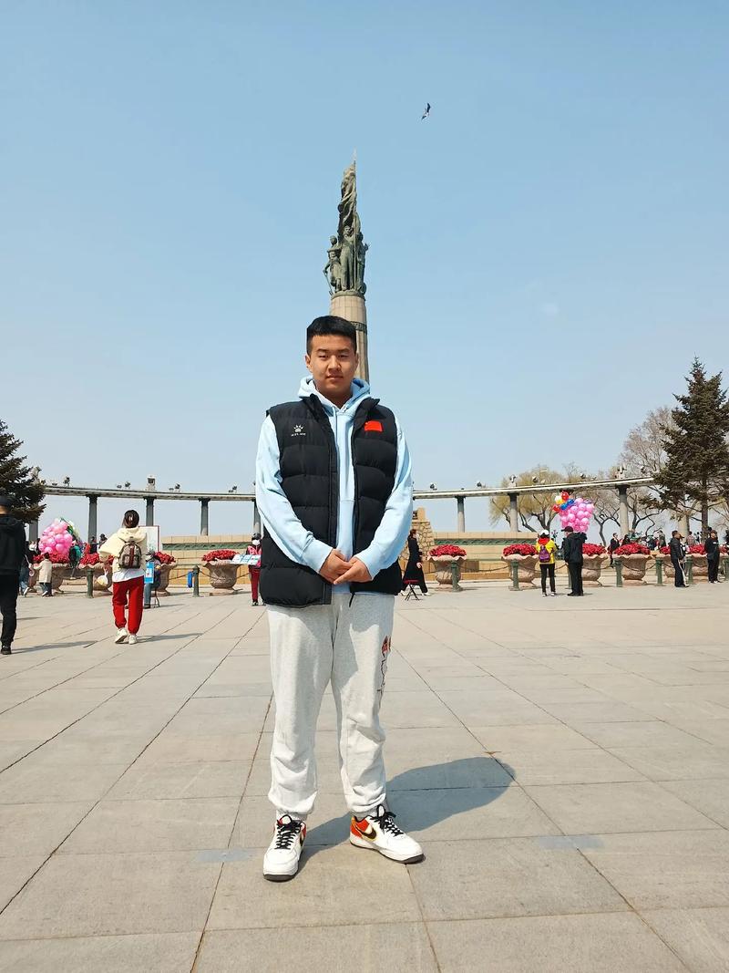 长江后浪推前浪!上一位揭幕战砍40+15的是文班今天对位的浓眉