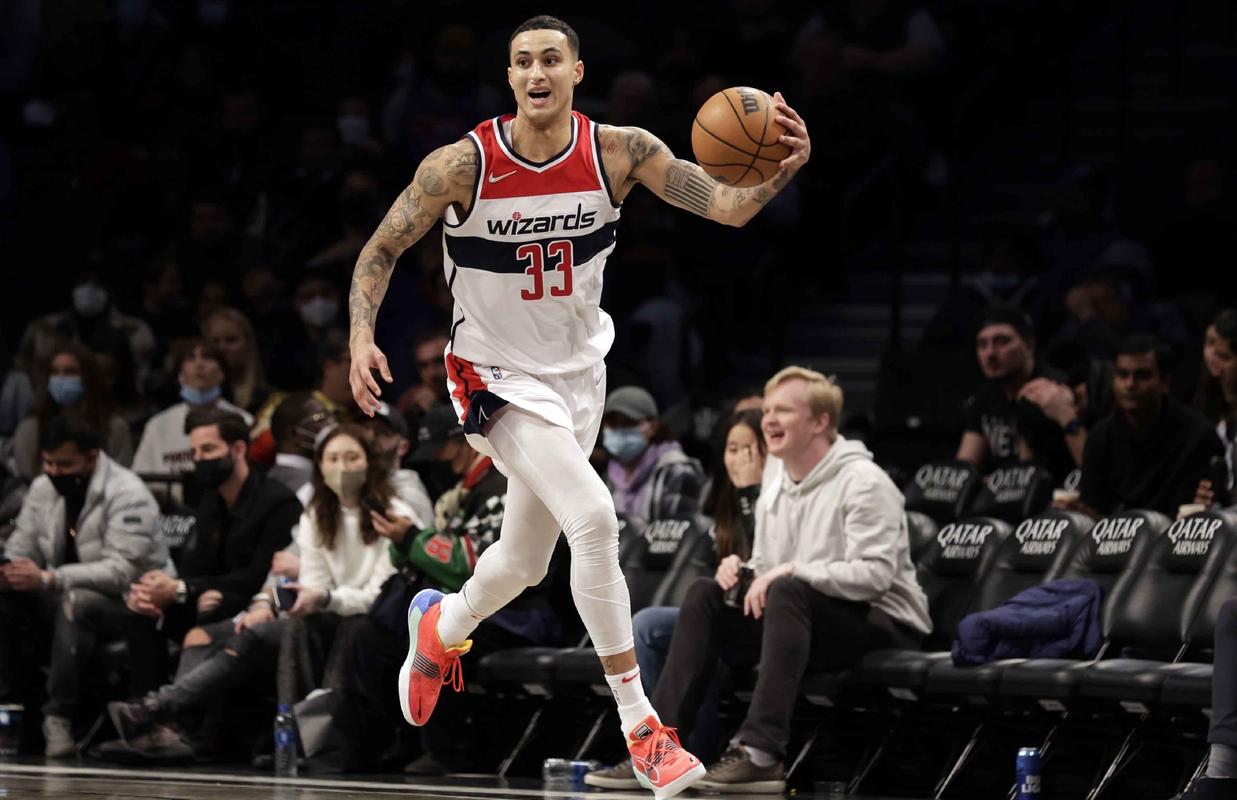 库兹马谈新角色:持球突破防守篮板 做正确传球选择找到得分手