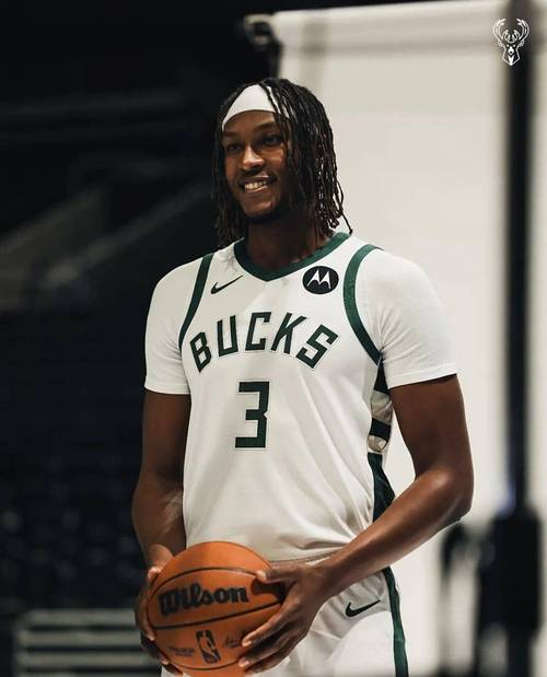 字母哥谈特纳:已经很久没看到穿雄鹿球衣的球员打出这样的表现了