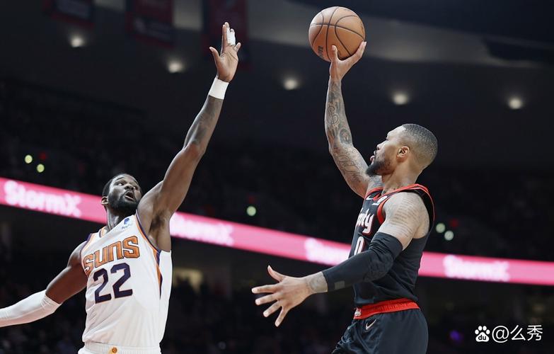 米德尔顿:看到字母在篮下我眼前一亮 想着造他一个进攻犯规