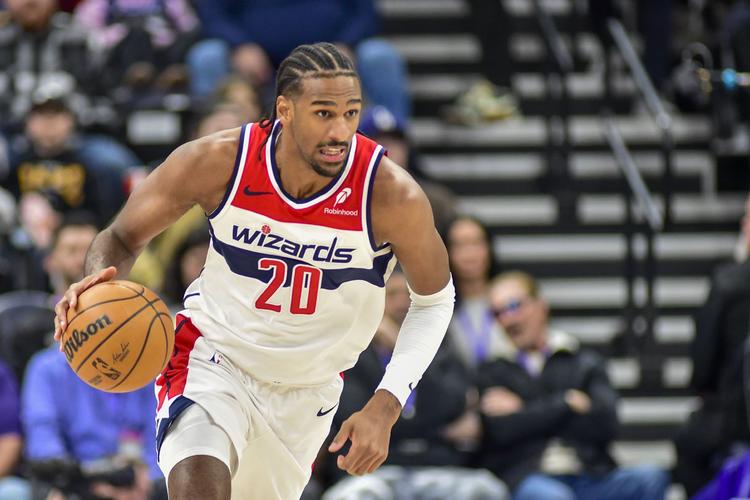 根本扛不住字母哥!萨尔10中5拿到10分12板3助