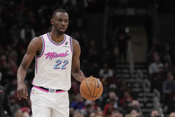 正负值-21全场最低!维金斯12中6&三分5中1拿到18分4板