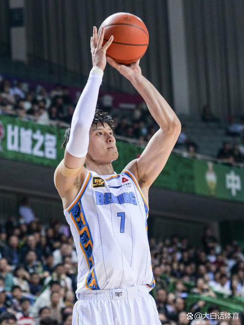 媒体人：北京不再受限于曾凡博是否回归 将根据战术需要选第3外援