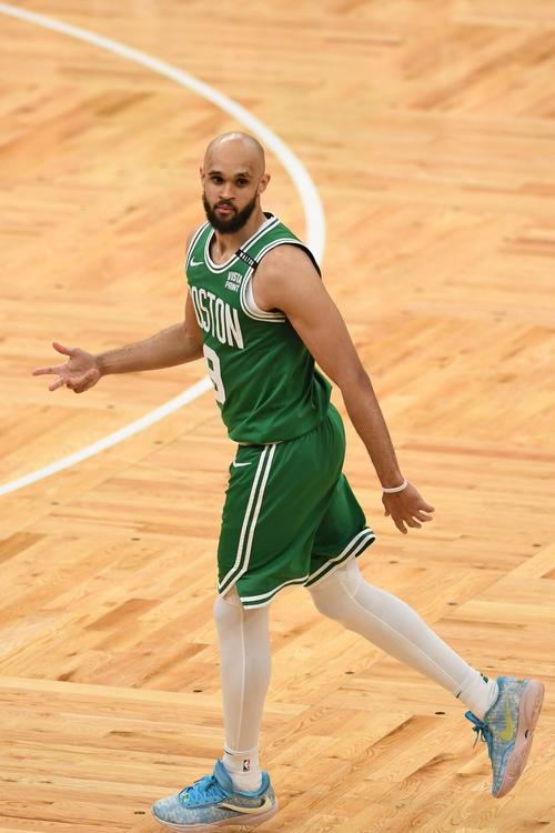 状态糟糕!怀特11中2&三分5中1仅拿5分2板2助1断1帽 正负值-20