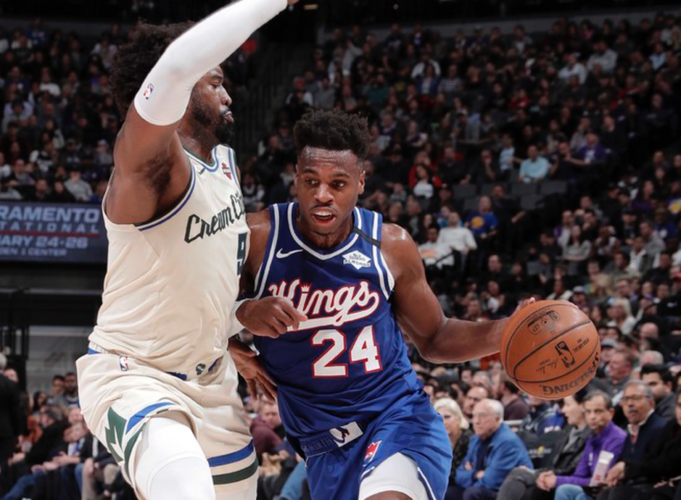 三球如何制造更多身体接触获得罚球?主帅:好问题 不予置评