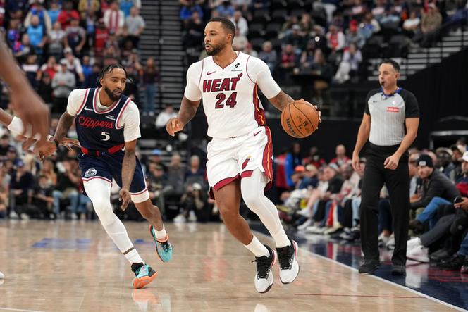 阿德巴约谈鲍威尔:他不在乎数据 只想赢球 他是球队的重要一员