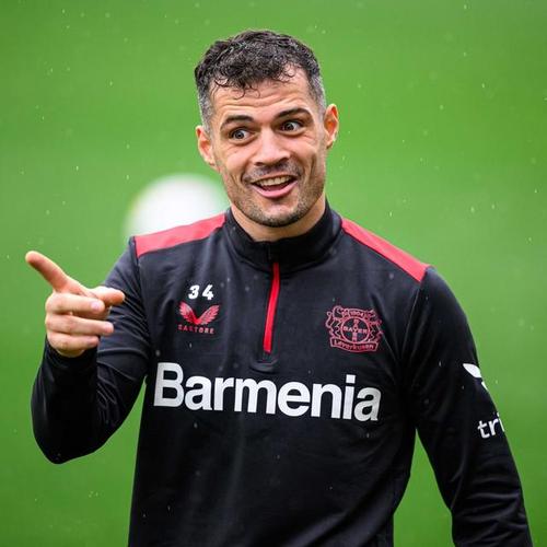 瑞士中场小将：很多球队都梦想有扎卡这样的队长，他人好又开朗