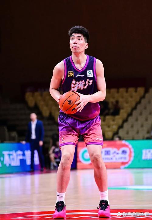 余嘉豪：短期目标是下赛季重返毕巴 终极目标是冲击NBA&助力男篮