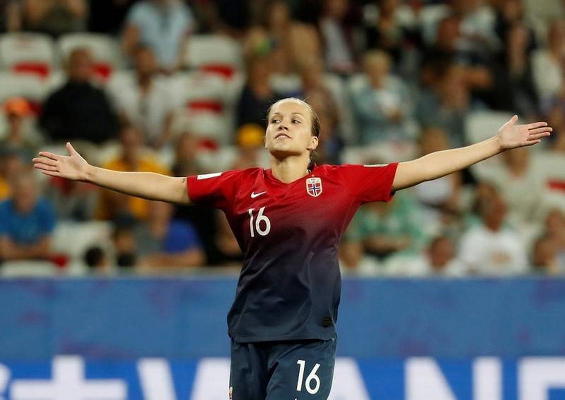 全胜出线！挪威球员赛后更衣室内庆祝进入世界杯