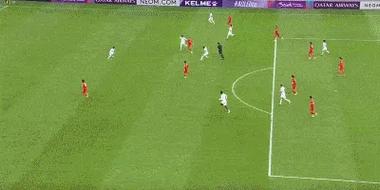 越位在先！佩莱格里尼补射破门，VAR介入判定进球无效