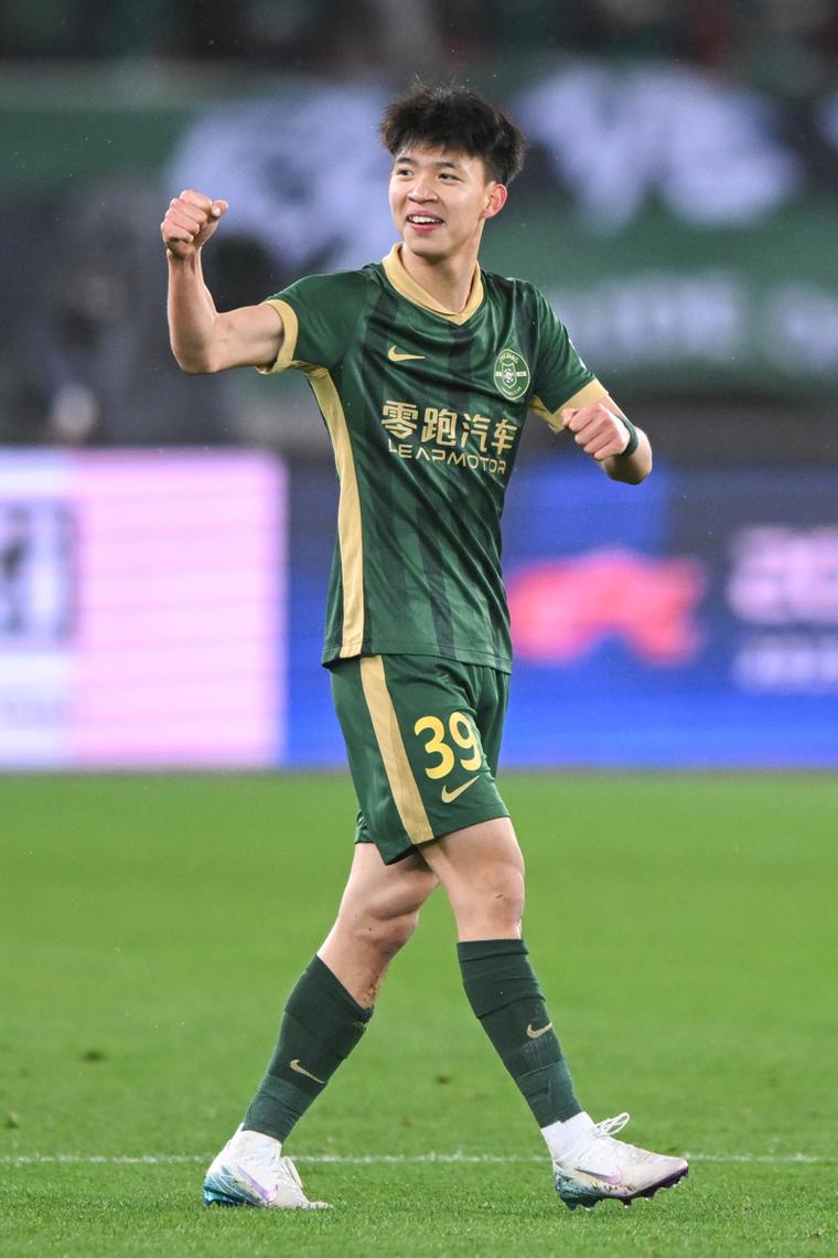 李新翔:确实没想过自己能进这么多球,能踢出来有运气也感谢教练