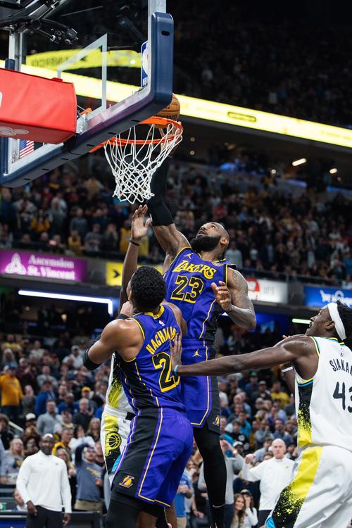 各队扣篮总数：活塞140次居首 火箭107次并列第五 勇士61次倒四