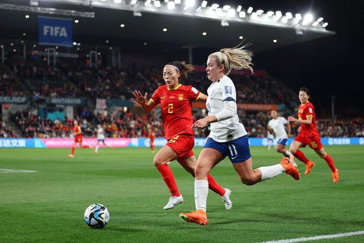 上强度❗温布利球场7.4万人观战,中国女足0-8惨败欧洲冠军英格兰