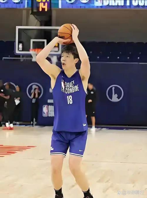 天道酬勤！拓记：杨瀚森和里斯训练后补练投篮 还加练了折返跑