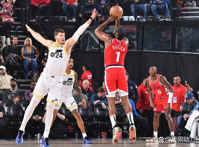 传射建功!哈登打满首节三分4中3拿到11分4助2断 正负值+11