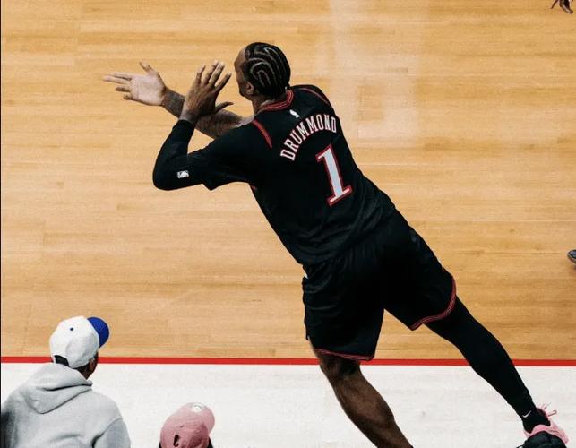 纳斯:德拉蒙德今天参与了部分训练 他应该很快能重返赛场